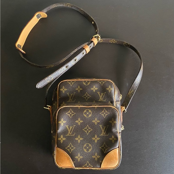Vintage Louis Vuitton Crossbody Monogram Bag - Picture 8 of 9